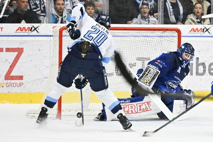 ONLINE: Hradec - Vary 0:5! Sporný gól v Plzni, Liberec srovnal proti Kometě ONLINE: Hradec - Vary 0:5! Sporný gól v Plzni, Liberec srovnal proti Kometě
