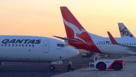 Letadlo společnosti Qantas po vzletu zaplnil kouř a muselo se vrátit na letiště.