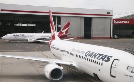 Tři letadla australské společnosti Qantas byla odstavena kvůli trhlinám na křídlech.