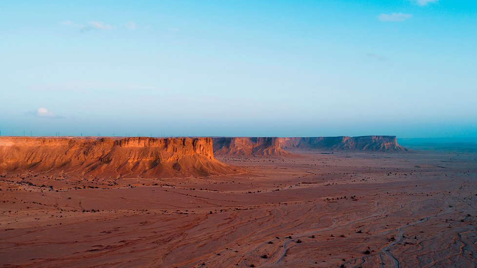 Qiddíja oživí pouštní panoramata.
