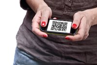 Řešení pro seniory s demencí? Nalepovací QR kódy na nehty