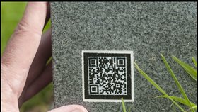 Konec jmen na náhrobcích? Mohou je nahradit QR kódy