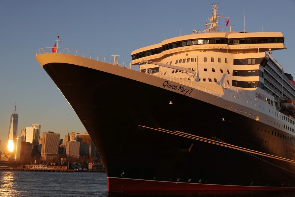 Na luxusní výletní lodi Queen Mary 2 se rozšířil koronavirus