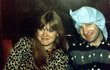 John Deacon s manželkou.