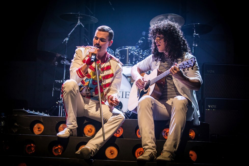Sami říkají, že si zakládají především na autentickém pojetí písní Queen. A že právě to z Queenie dělá jejich nejúspěšnější tribute kapelu v Česku...