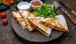 Miluje mexické plněné placky quesadillas