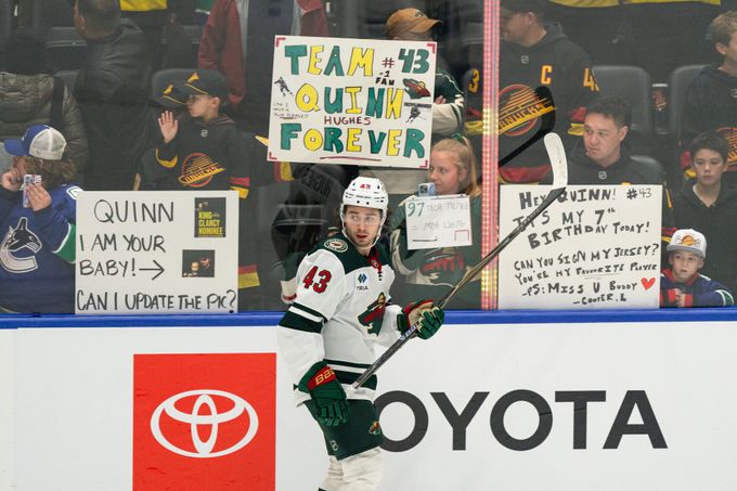 Pohroma pro Chytila a další bolavý návrat v NHL. Hughes umlčel bučící fanoušky Pohroma pro Chytila a další bolavý návrat v NHL. Hughes umlčel bučící fanoušky