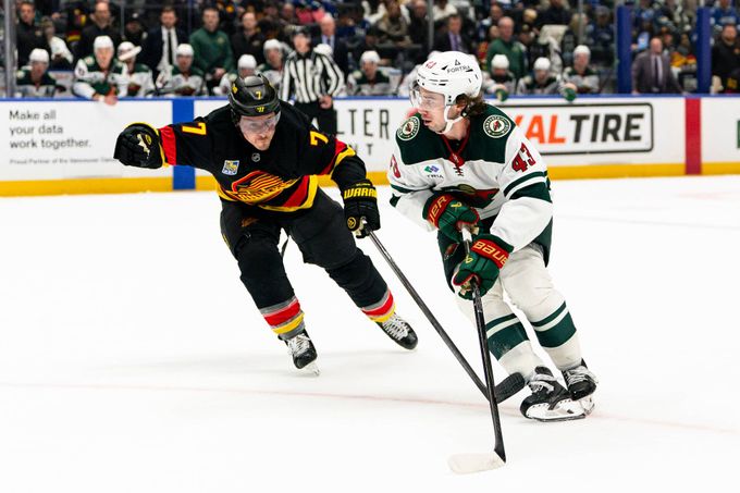 Pohroma pro Chytila a další bolavý návrat v NHL. Hughes umlčel bučící fanoušky Pohroma pro Chytila a další bolavý návrat v NHL. Hughes umlčel bučící fanoušky