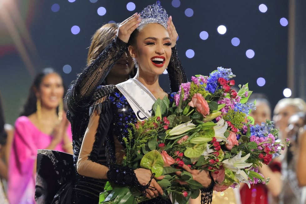 Miss Universe 2023 vyhrála miss USA R’Bonney Gabrielová.