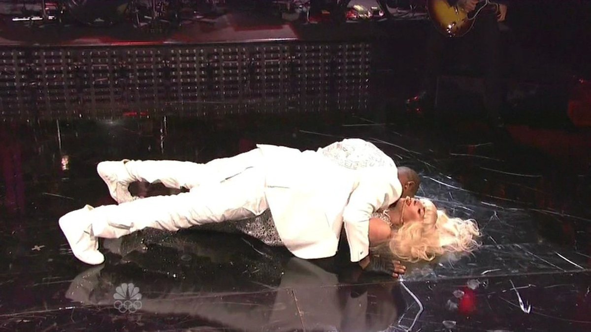 R. Kelly a Lady Gaga v Saturday Night Live.