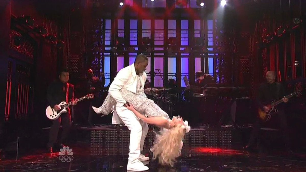 R. Kelly a Lady Gaga v Saturday Night Live.