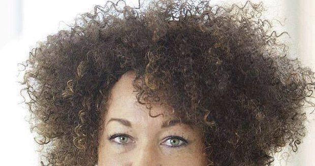 Rachel Dolezal tvrdila, že je černoška.