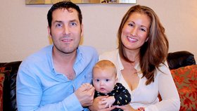 Rachel se svým manželem a synem Loganem.
