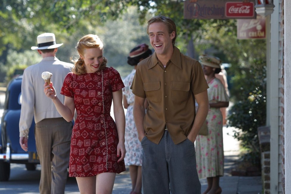Rachel McAdams a Ryan Gosling ve filmu Zápisník jedné lásky