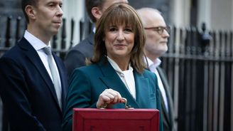 Zveřejnění britského rozpočtu provázel zmatek. Plán ale trhy prozatím uklidnil Zveřejnění britského rozpočtu provázel zmatek. Plán ale trhy prozatím uklidnil