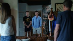 Spalující rivalita (Heated Rivalry): Dvě hokejové hvězdy skrývají vztah, který se v průběhu let proplétá s jejich honbou za úspěchem i složitými emocemi.