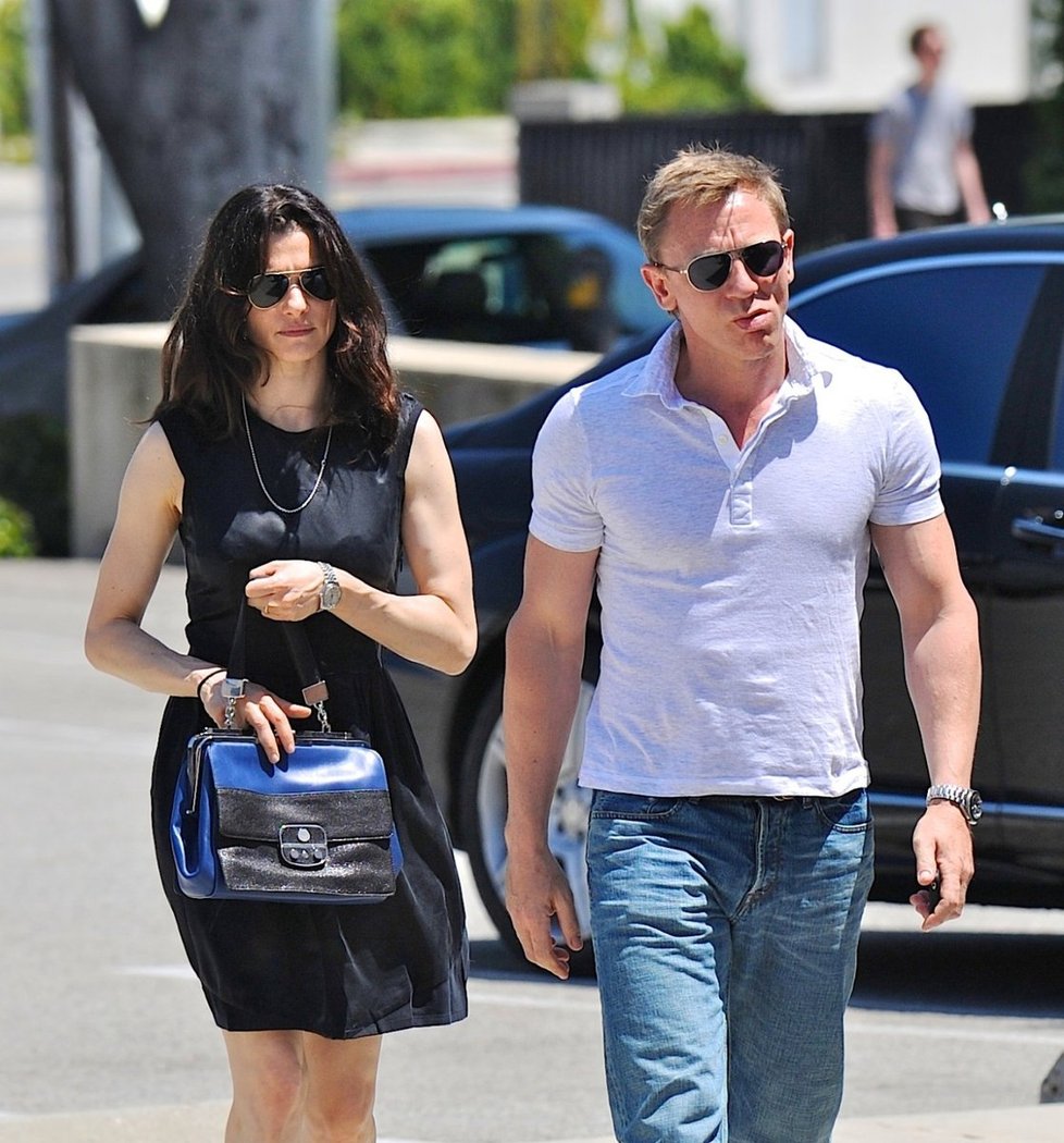 Herečtí manželé Rachel Weiszová a Daniel Craig zašli společně na nákupy.