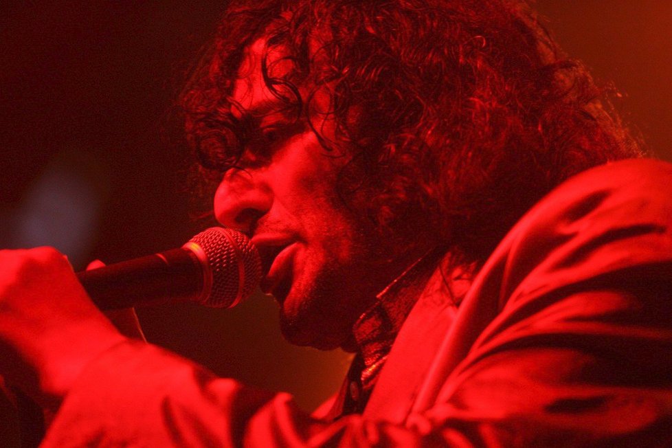 Rockový zpěvák Rachid Taha zemřel na infarkt. Byl častým hostem v České republice