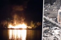 Ničivý požár kempu Radava na Orlíku: Věra vyběhla jen v noční košili, shořely jí doklady i auto