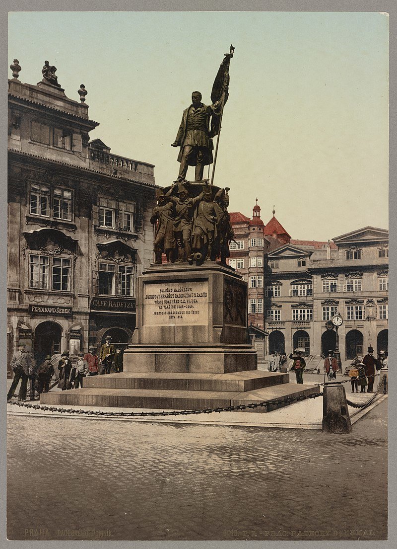 Pomník maršála Radeckého na historických fotografiích