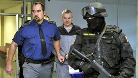 Organizovanou skupinu nazývanou jako lihová mafie vedl Radek Březina. V případu ale figuruje celá řada dalších lidí. Snímek z jednání u soudu.