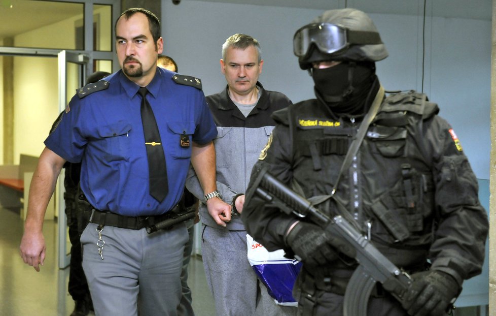 Před senátem Krajského soudu v Olomouci stanuli 22. prosince údajní aktéři takzvané lihové mafie v čele se zlínským podnikatelem Radkem Březinou.
