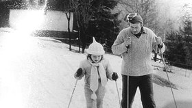 1983 - Táta učí malou Rolu na běžkách