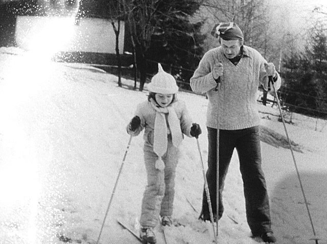 1983 - Táta učí malou Rolu na běžkách