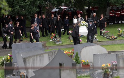 Policistu Jaroslava D. († 30) pohřbili se všemi poctami.