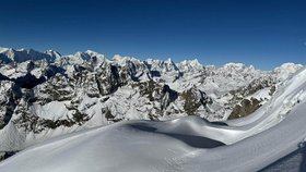 Měsíční expedice na horu Ama Dablam