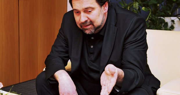 John vysvětloval, kde vlastně přespává