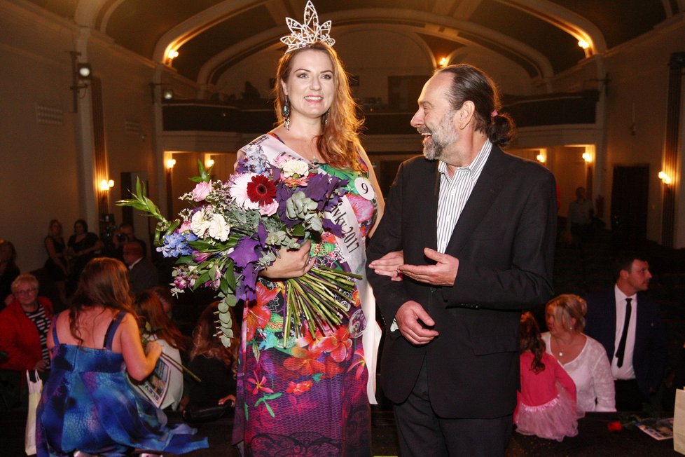 Radek John s vítězkou soutěže Miss Prima křivky 2017