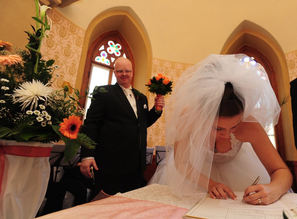 Radek Kuchař a jeho manželka na svatbě.