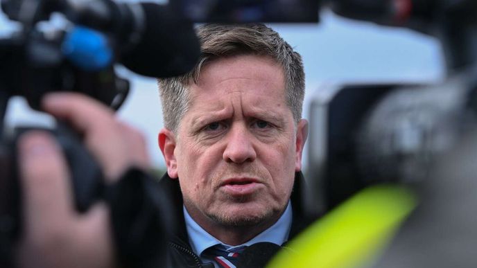 Podle generálního ředitele ŘSD Radka Mátla však bylo navýšení ceny transparentní a v souladu se zákonem. Podle generálního ředitele ŘSD Radka Mátla však bylo navýšení ceny transparentní a v souladu se zákonem.