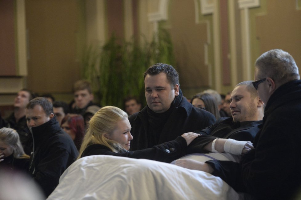 Pohřeb zastřeleného Radka byl velmi emotivní