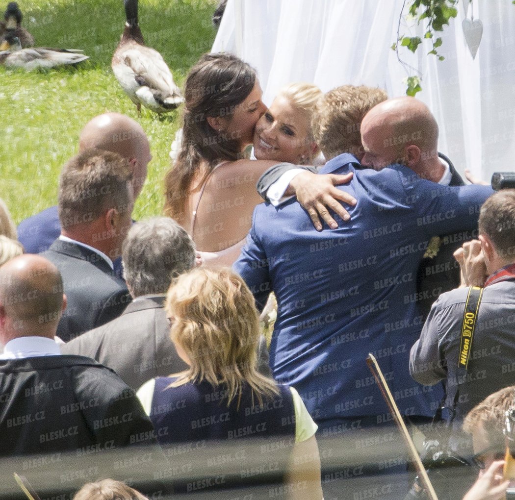 Svatba Hany Věrné a Radka Smoleňáka: Gratulace novomanželům