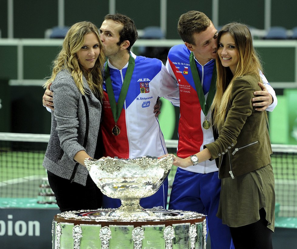 Radek Štěpánek s Nicole Vaidišovou (vlevo).