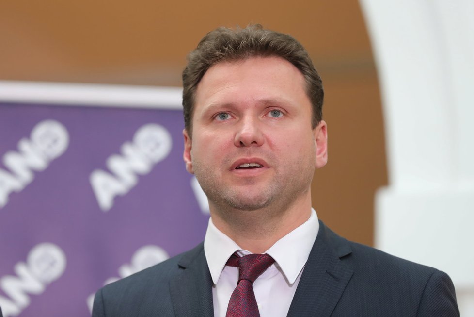 Předseda Sněmovny Radek Vondráček (ANO) slibuje, že absence poslanců projdou změnou