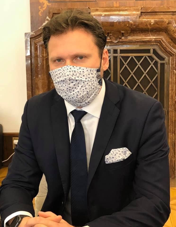 Šéf Sněmovny Radek Vondráček v před mimořádným jednáním kvůli koronaviru