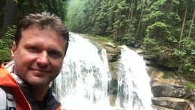 Šéf Sněmovny Radek Vondráček na výletu u Mumlavského vodopádu