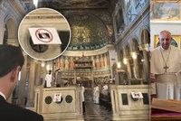 Kalousek plísnil Vondráčka za fotky z Vatikánu. Ten se brání: Měli jsme povolení