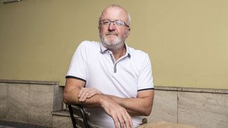 Jančura se omluvil za své vlaky. Nejnižší třídu zruší, staré vozy pošle na rekonstrukci Jančura se omluvil za své vlaky. Nejnižší třídu zruší, staré vozy pošle na rekonstrukci