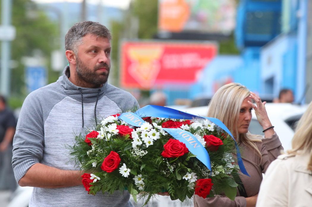 V Ústí nad Labem se pozůstalí, spoluhráči, kamarádi i fanoušci naposledy rozloučili s gólmanem Radimem Novákem, který 12. května podlehl těžké nemoci