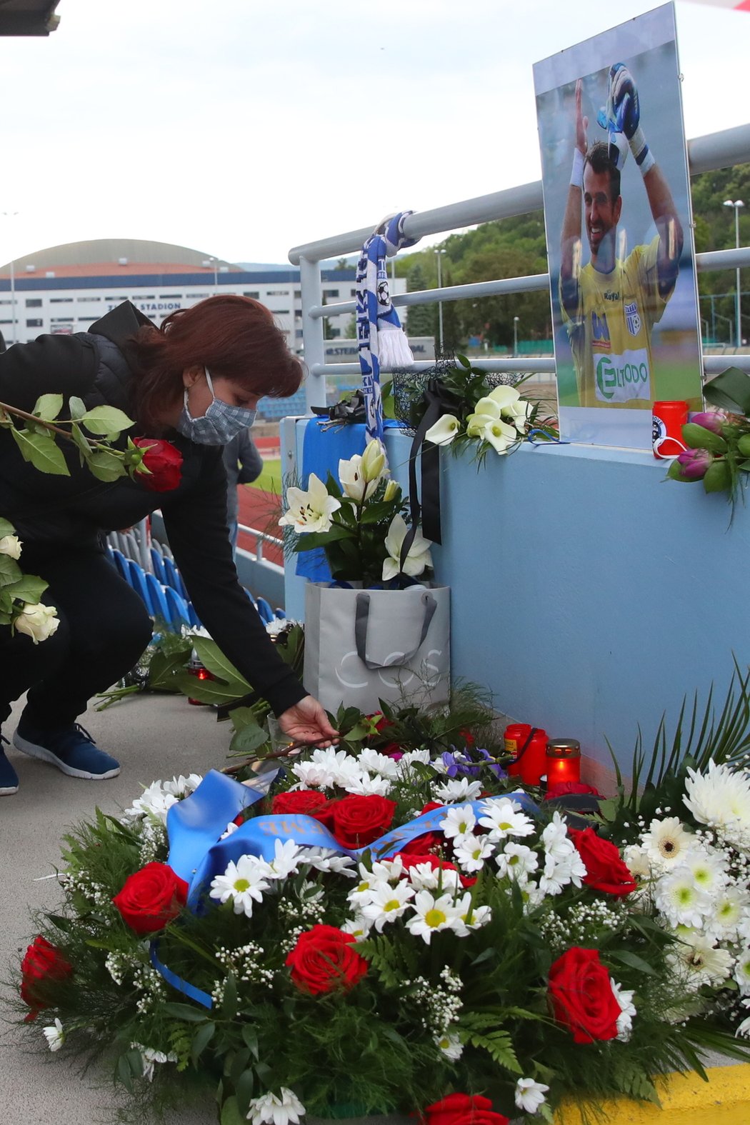 V Ústí nad Labem se pozůstalí, spoluhráči, kamarádi i fanoušci naposledy rozloučili s gólmanem Radimem Novákem, který 12. května podlehl těžké nemoci