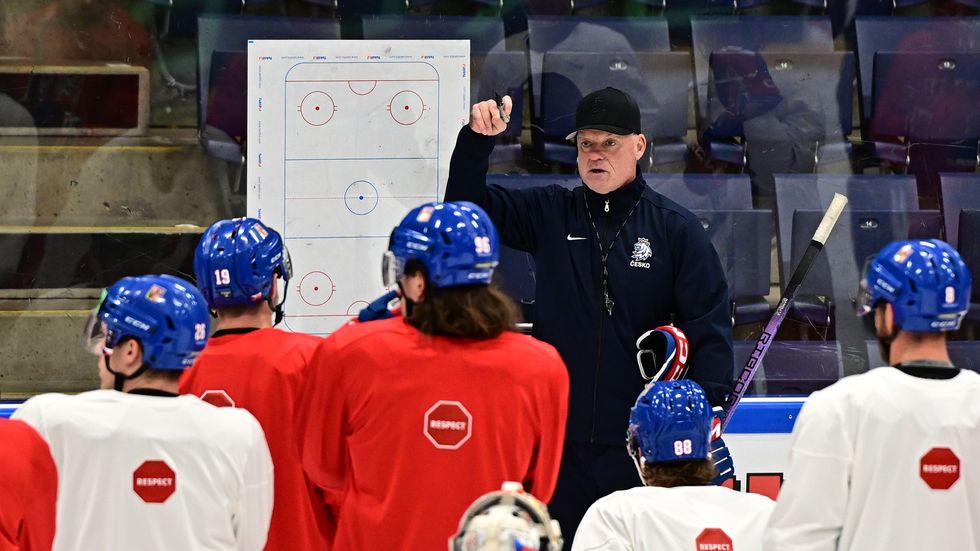 Trenér Rulík při tréninku