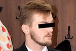 Radim V. (25) čelí u Krajského soudu v Ostravě žalobě, že během dvou let obral o 60 milionů na 80 lidí.