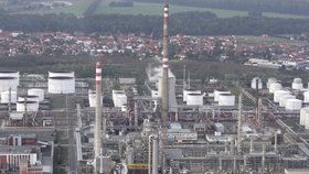 Kralupská rafinerie se kvůli havárii zastavila. Místo výroby dováží