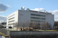 Rádio Svobodná Evropa terčem íránských útoků? Policejní manévry na Vinohradské