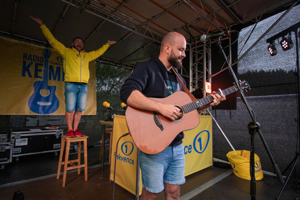 Odstartovaly letošní Radiokempy Frekvence 1, hvězdou prvního byl Pokáč