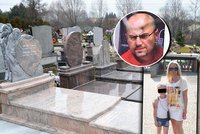 Pozůstalá rodina nechce nic od Petra Kramného: Zlikvidují náhrobek Moniky a Klárky?